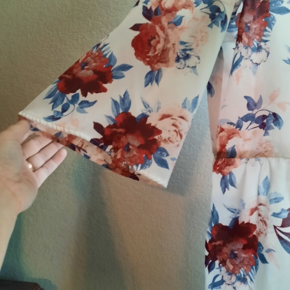 Floral Faded Glory Blouse  *BOGO* - Picture 2 of 4